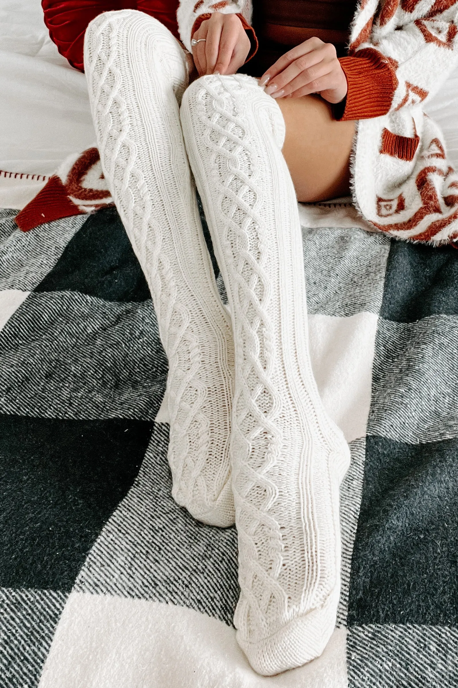 Holiday Steal- Toasty Toes Knee-High Cable Knit Socks (Ivory)