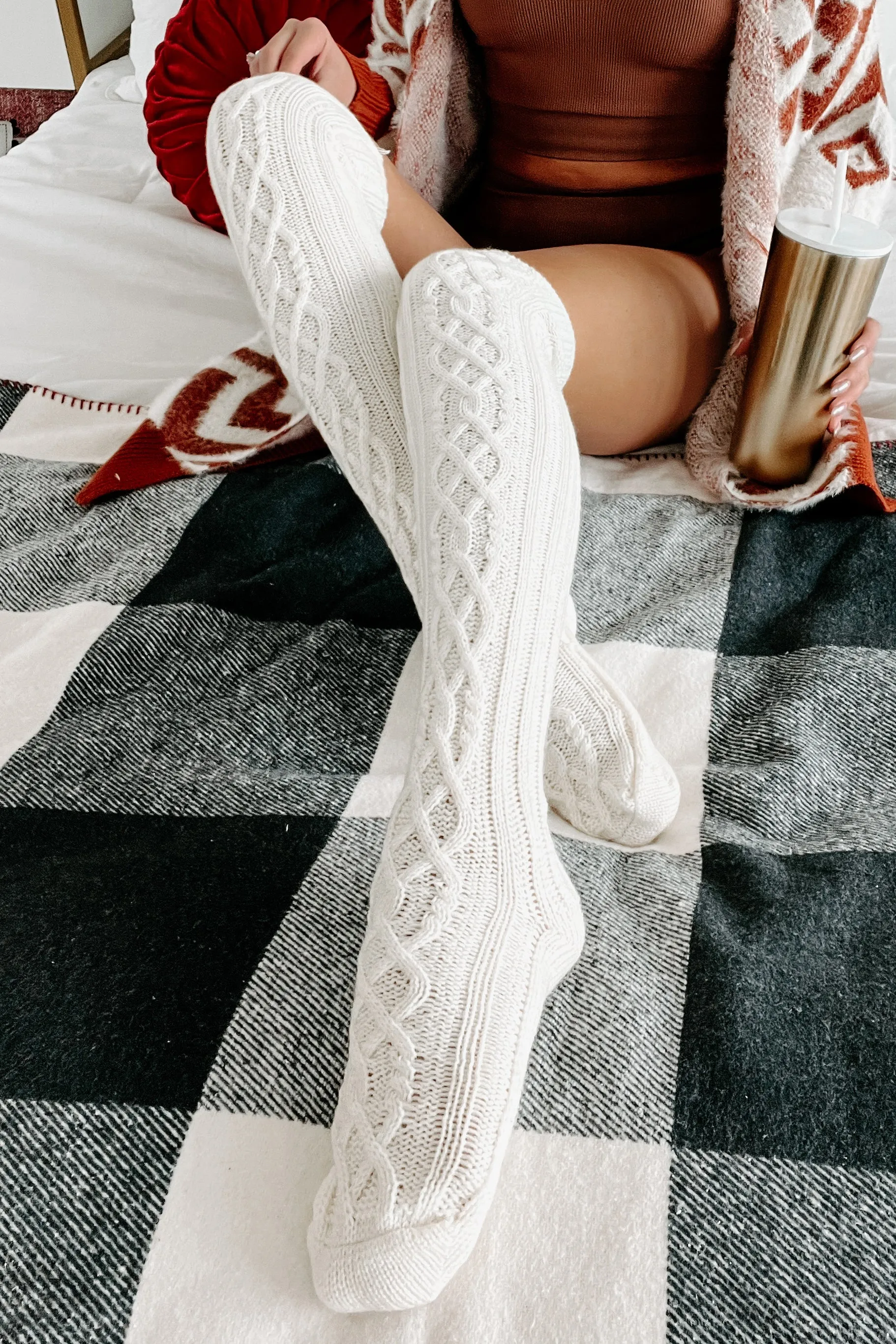 Holiday Steal- Toasty Toes Knee-High Cable Knit Socks (Ivory)