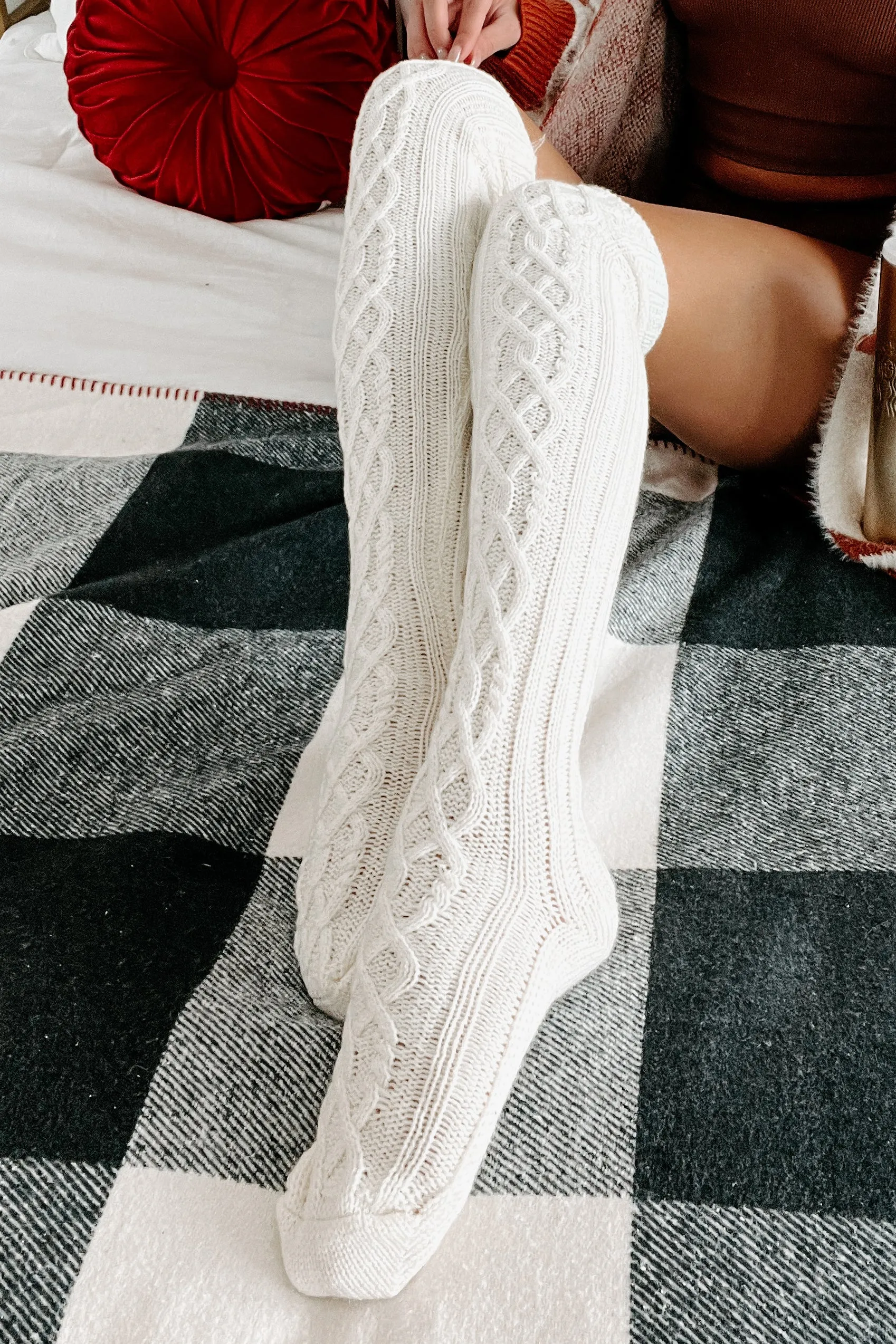 Holiday Steal- Toasty Toes Knee-High Cable Knit Socks (Ivory)