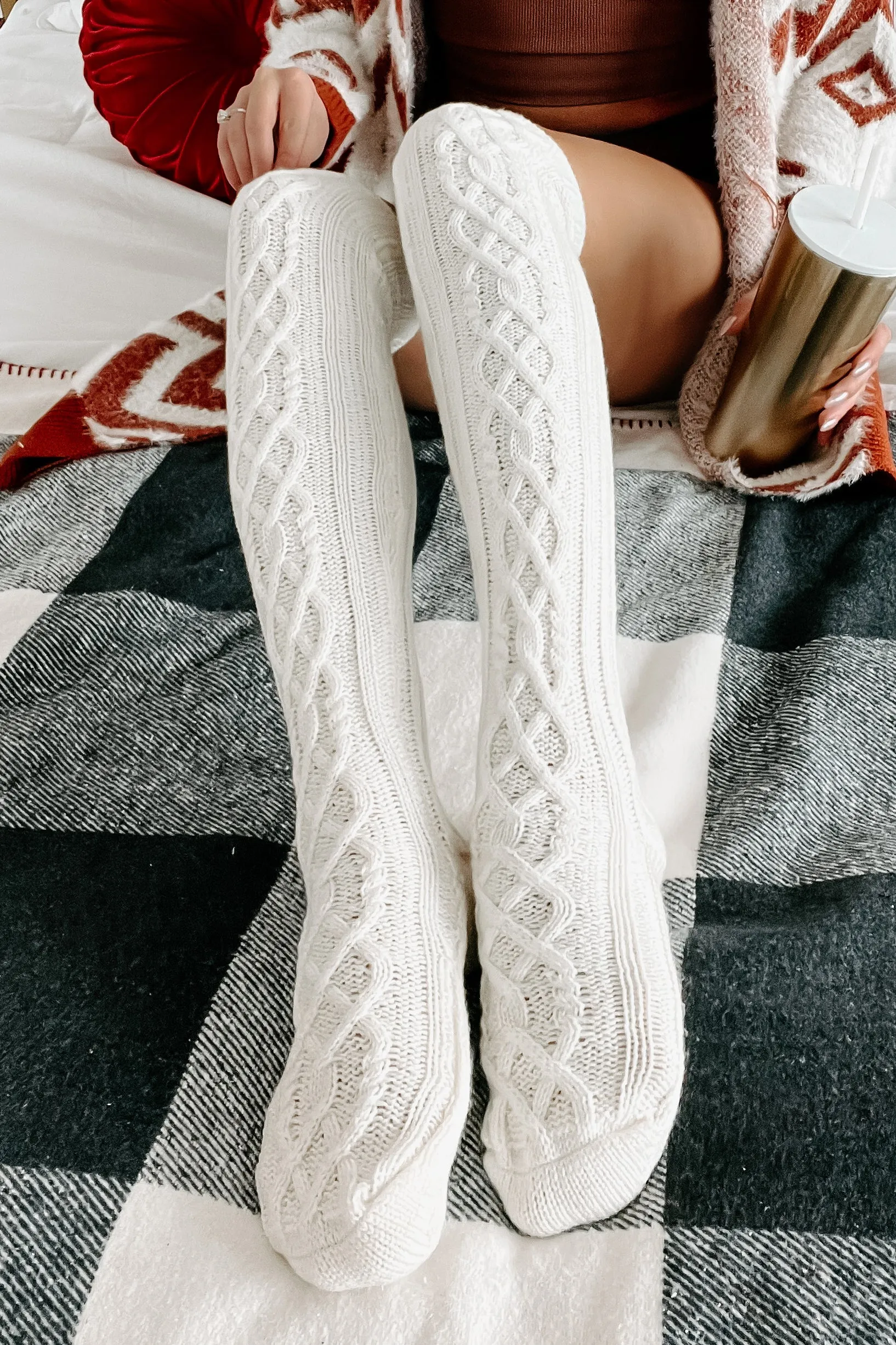 Holiday Steal- Toasty Toes Knee-High Cable Knit Socks (Ivory)